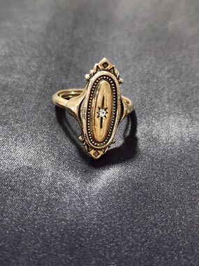 Avon Kensington Victorian-Style Gold Tone Oval Ring with Center Stone